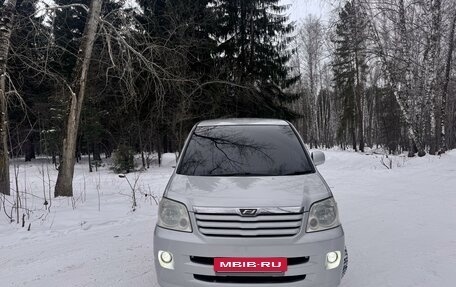 Toyota Noah III, 2002 год, 1 013 000 рублей, 3 фотография