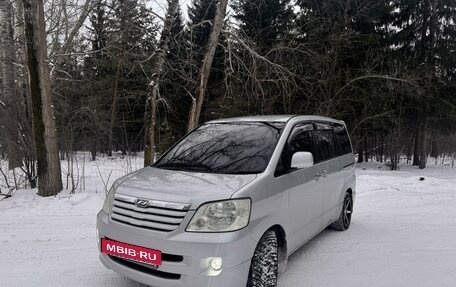 Toyota Noah III, 2002 год, 1 013 000 рублей, 4 фотография