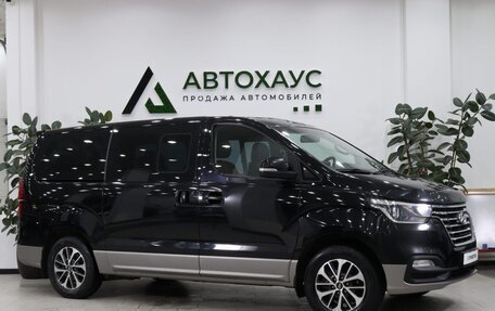 Hyundai Grand Starex Grand Starex I рестайлинг 2, 2018 год, 2 888 000 рублей, 3 фотография