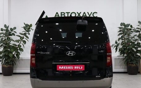 Hyundai Grand Starex Grand Starex I рестайлинг 2, 2018 год, 2 888 000 рублей, 5 фотография