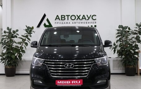 Hyundai Grand Starex Grand Starex I рестайлинг 2, 2018 год, 2 888 000 рублей, 2 фотография