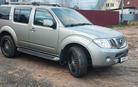 Nissan Pathfinder, 2011 год, 2 000 000 рублей, 2 фотография