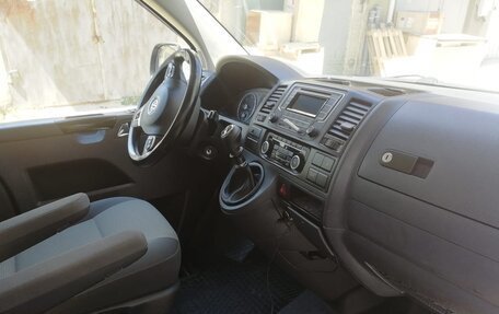 Volkswagen Caravelle T5, 2010 год, 2 500 000 рублей, 8 фотография