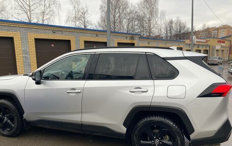 Toyota RAV4, 2021 год, 3 800 000 рублей, 3 фотография