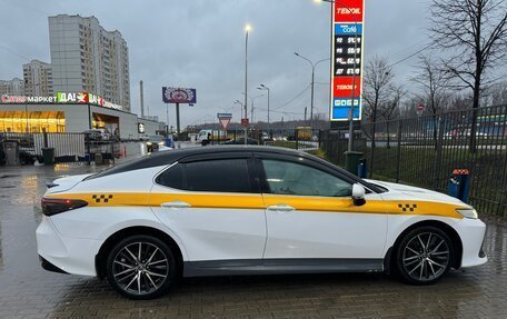 Toyota Camry, 2021 год, 2 750 000 рублей, 2 фотография