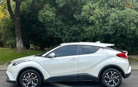 Toyota C-HR I рестайлинг, 2020 год, 2 100 000 рублей, 2 фотография