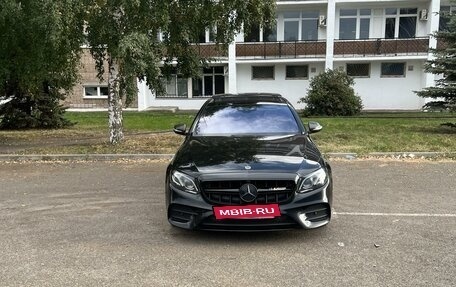 Mercedes-Benz E-Класс, 2019 год, 4 900 000 рублей, 3 фотография