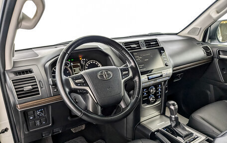 Toyota Land Cruiser Prado 150 рестайлинг 2, 2021 год, 6 790 000 рублей, 20 фотография