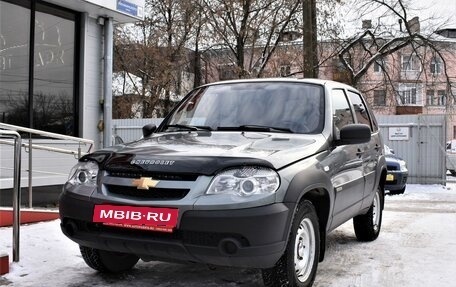 Chevrolet Niva I рестайлинг, 2017 год, 749 000 рублей, 5 фотография