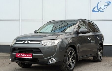 Mitsubishi Outlander III рестайлинг 3, 2013 год, 1 400 000 рублей, 1 фотография