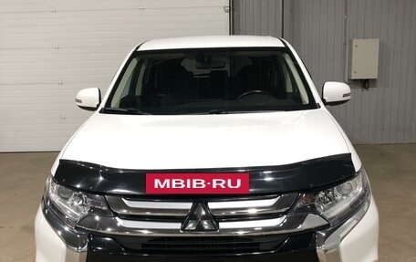 Mitsubishi Outlander III рестайлинг 3, 2018 год, 2 000 000 рублей, 2 фотография