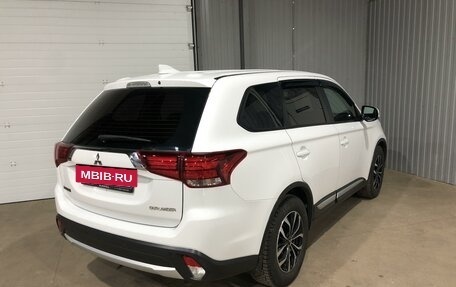 Mitsubishi Outlander III рестайлинг 3, 2018 год, 2 000 000 рублей, 4 фотография