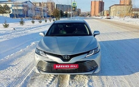 Toyota Camry, 2020 год, 3 900 000 рублей, 6 фотография