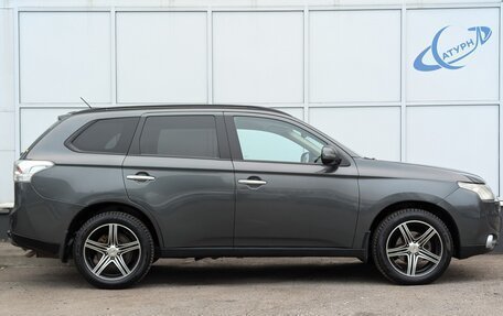 Mitsubishi Outlander III рестайлинг 3, 2013 год, 1 400 000 рублей, 5 фотография