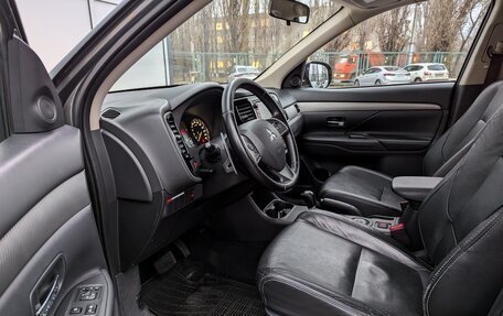 Mitsubishi Outlander III рестайлинг 3, 2013 год, 1 400 000 рублей, 13 фотография