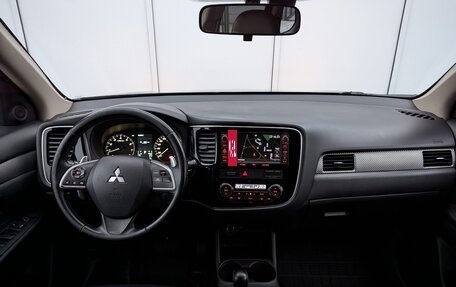 Mitsubishi Outlander III рестайлинг 3, 2013 год, 1 400 000 рублей, 17 фотография