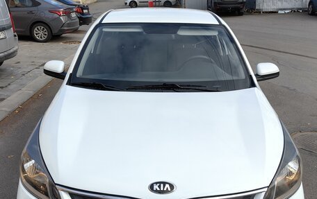 KIA Rio IV, 2018 год, 850 000 рублей, 2 фотография