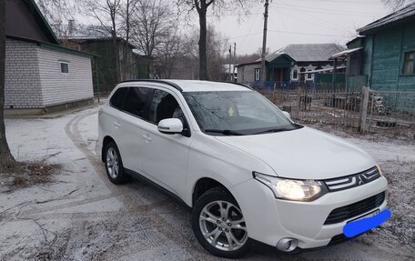 Mitsubishi Outlander III рестайлинг 3, 2013 год, 1 300 000 рублей, 7 фотография