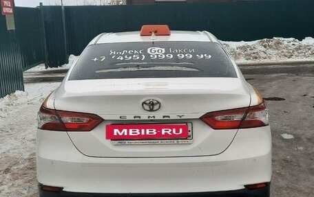 Toyota Camry, 2019 год, 2 000 000 рублей, 3 фотография