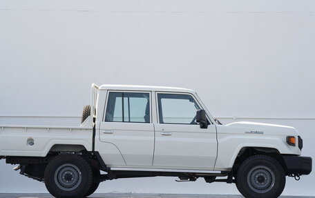 Toyota Land Cruiser 70, 2024 год, 10 960 000 рублей, 5 фотография