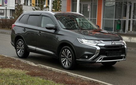 Mitsubishi Outlander III рестайлинг 3, 2019 год, 2 560 000 рублей, 3 фотография