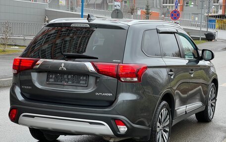 Mitsubishi Outlander III рестайлинг 3, 2019 год, 2 560 000 рублей, 5 фотография