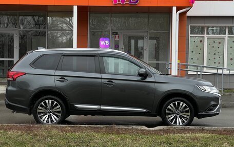 Mitsubishi Outlander III рестайлинг 3, 2019 год, 2 560 000 рублей, 4 фотография