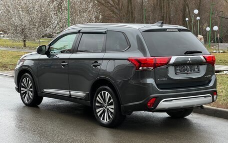 Mitsubishi Outlander III рестайлинг 3, 2019 год, 2 560 000 рублей, 7 фотография