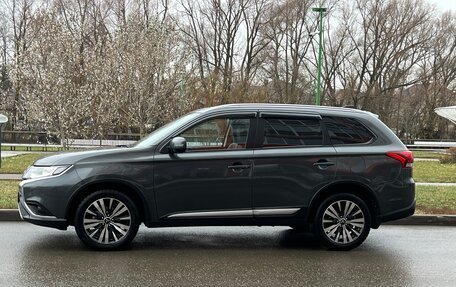 Mitsubishi Outlander III рестайлинг 3, 2019 год, 2 560 000 рублей, 8 фотография