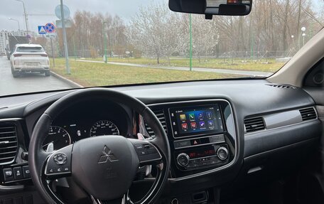 Mitsubishi Outlander III рестайлинг 3, 2019 год, 2 560 000 рублей, 13 фотография