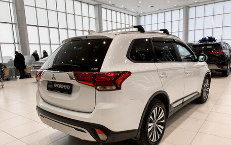 Mitsubishi Outlander III рестайлинг 3, 2019 год, 2 480 000 рублей, 5 фотография