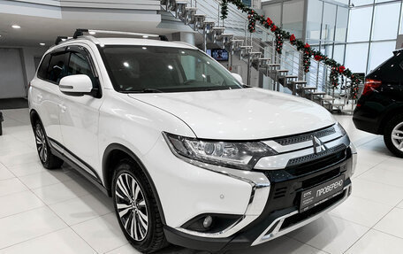 Mitsubishi Outlander III рестайлинг 3, 2019 год, 2 480 000 рублей, 3 фотография