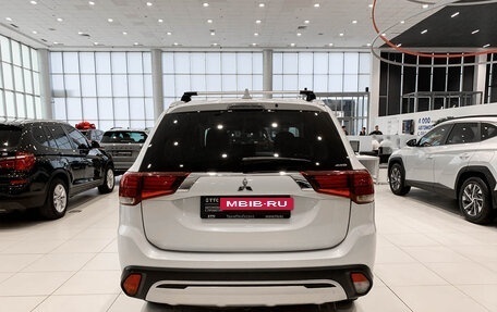 Mitsubishi Outlander III рестайлинг 3, 2019 год, 2 480 000 рублей, 6 фотография