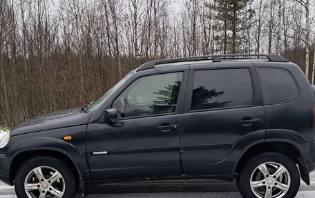 Chevrolet Niva I рестайлинг, 2011 год, 650 000 рублей, 4 фотография