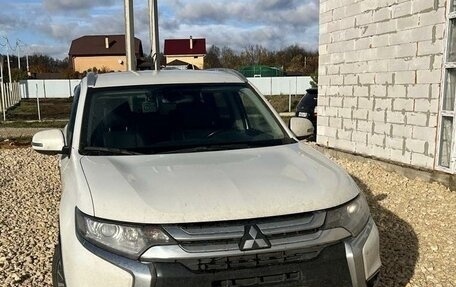 Mitsubishi Outlander III рестайлинг 3, 2015 год, 1 650 000 рублей, 3 фотография