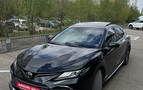 Toyota Camry, 2023 год, 3 900 000 рублей, 2 фотография