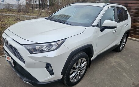 Toyota RAV4, 2020 год, 3 050 000 рублей, 3 фотография