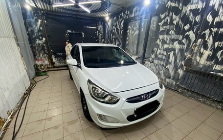 Hyundai Solaris II рестайлинг, 2013 год, 850 000 рублей, 6 фотография