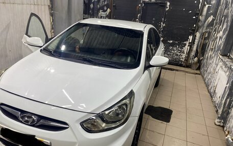 Hyundai Solaris II рестайлинг, 2013 год, 850 000 рублей, 2 фотография