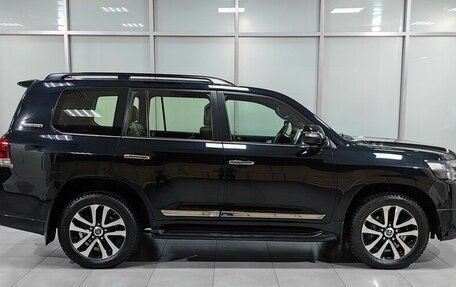 Toyota Land Cruiser 200, 2018 год, 7 777 000 рублей, 5 фотография