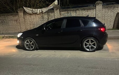 Opel Astra J, 2011 год, 860 000 рублей, 2 фотография