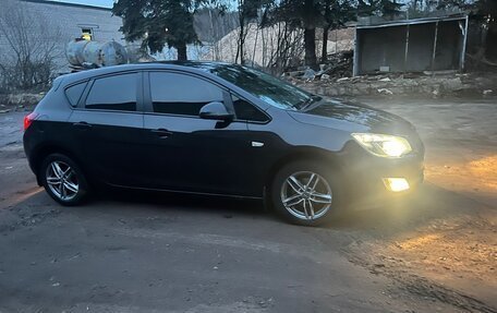 Opel Astra J, 2011 год, 860 000 рублей, 3 фотография