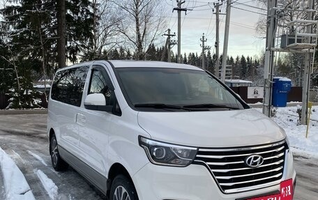 Hyundai Grand Starex Grand Starex I рестайлинг 2, 2020 год, 5 200 000 рублей, 2 фотография