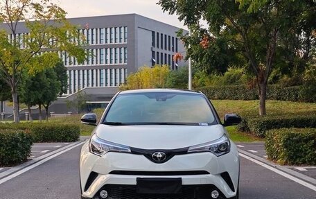 Toyota C-HR I рестайлинг, 2021 год, 2 200 000 рублей, 1 фотография