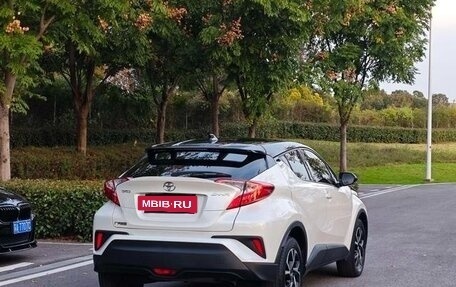 Toyota C-HR I рестайлинг, 2021 год, 2 200 000 рублей, 6 фотография