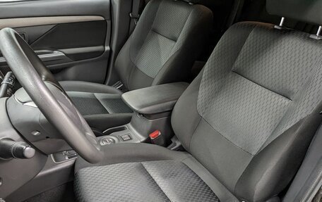 Mitsubishi Outlander III рестайлинг 3, 2014 год, 1 750 000 рублей, 14 фотография