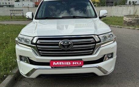 Toyota Land Cruiser 200, 2018 год, 8 000 000 рублей, 3 фотография