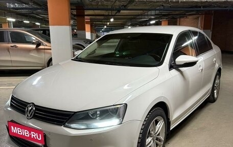 Volkswagen Jetta VI, 2014 год, 1 110 000 рублей, 2 фотография