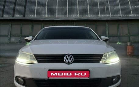 Volkswagen Jetta VI, 2014 год, 1 110 000 рублей, 3 фотография