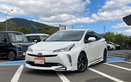 Toyota Prius IV XW50, 2021 год, 1 800 000 рублей, 3 фотография